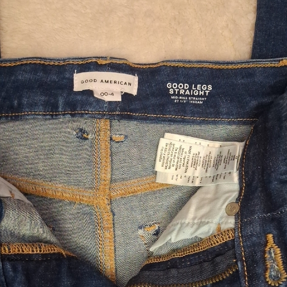 Good American Classic Blue Straight Leg Jeans - Picture 3 of 10